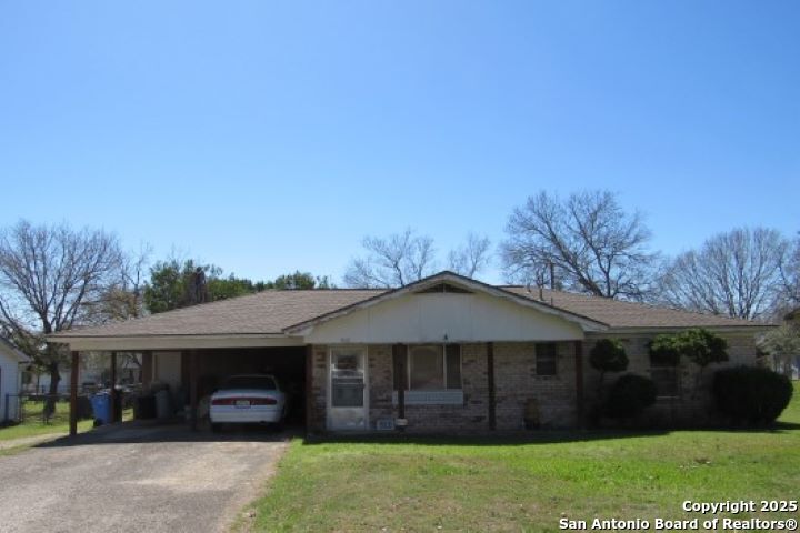 913 Zwicke Street Seguin TX 78155