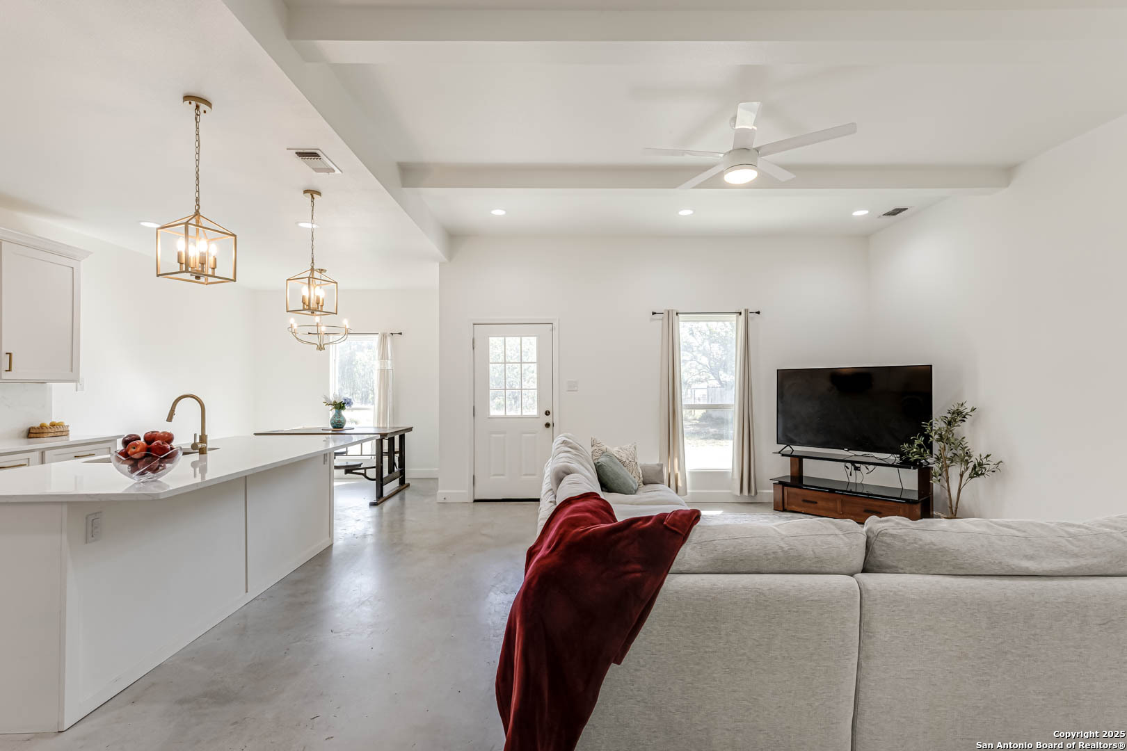 1209 Avenue K Hondo TX 78861