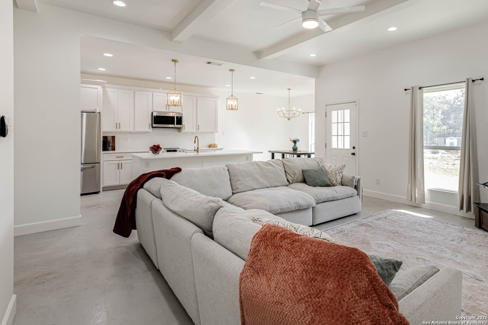 1209 Avenue K Hondo TX 78861