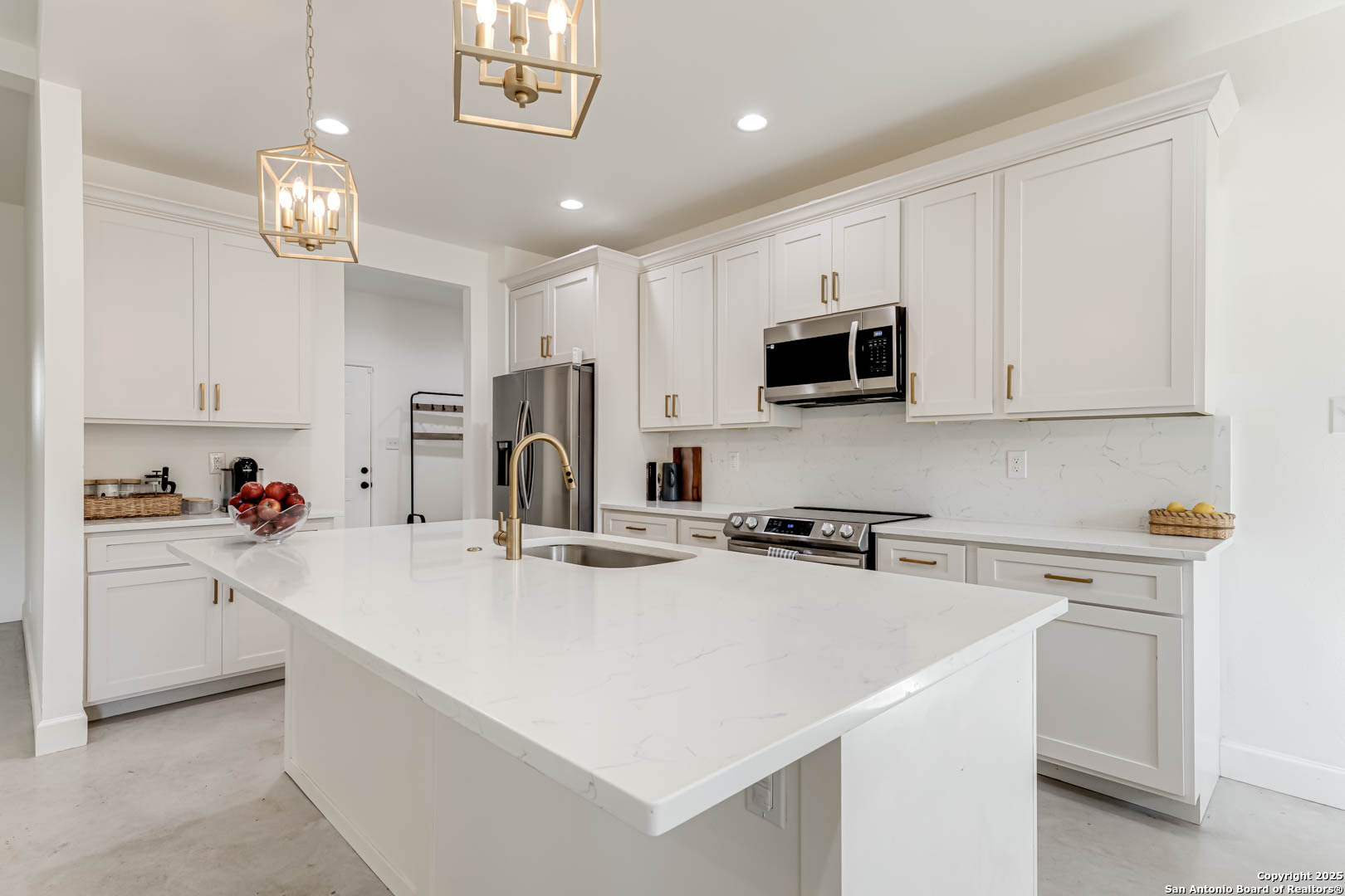 1209 Avenue K Hondo TX 78861