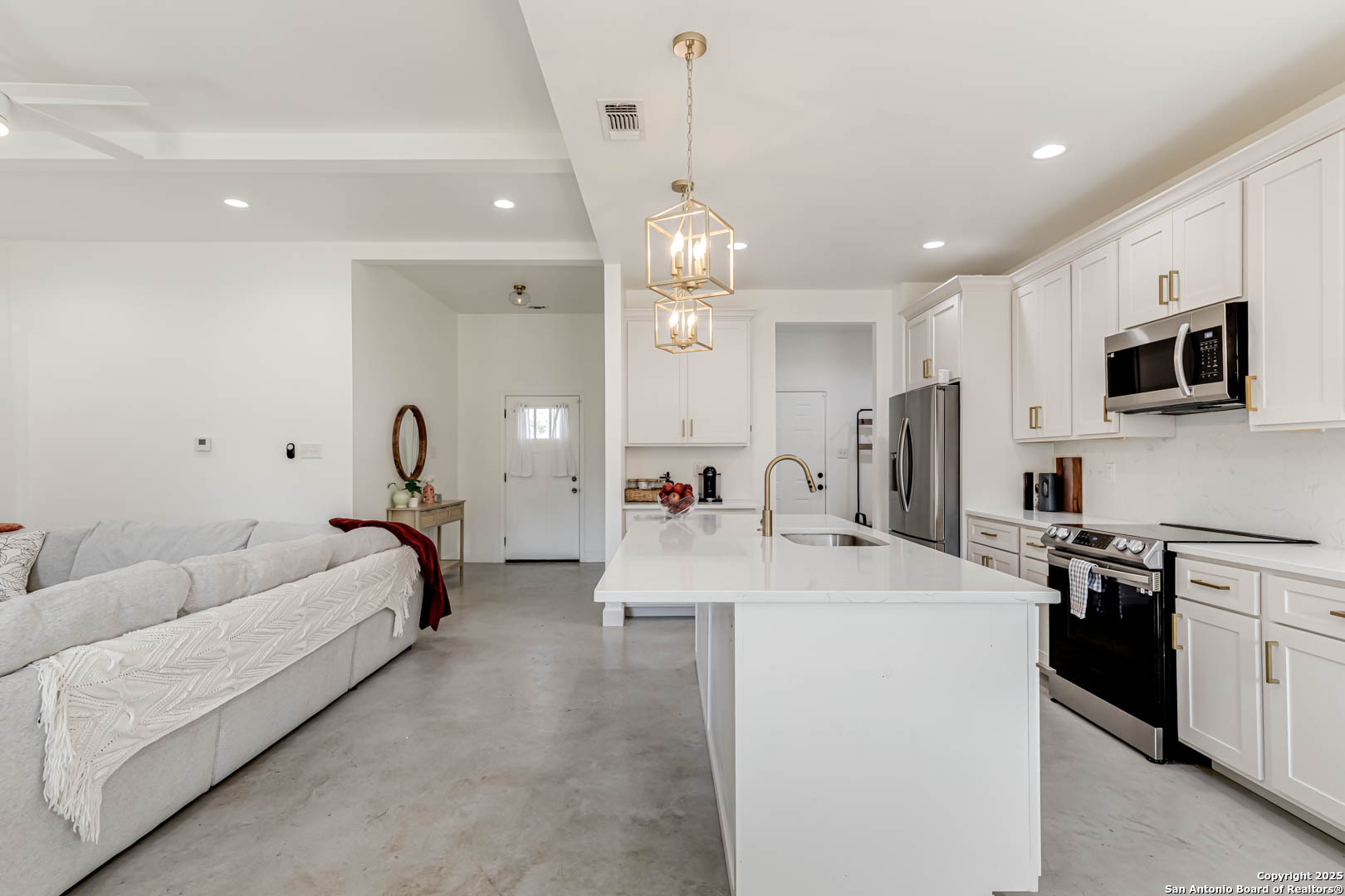 1209 Avenue K Hondo TX 78861