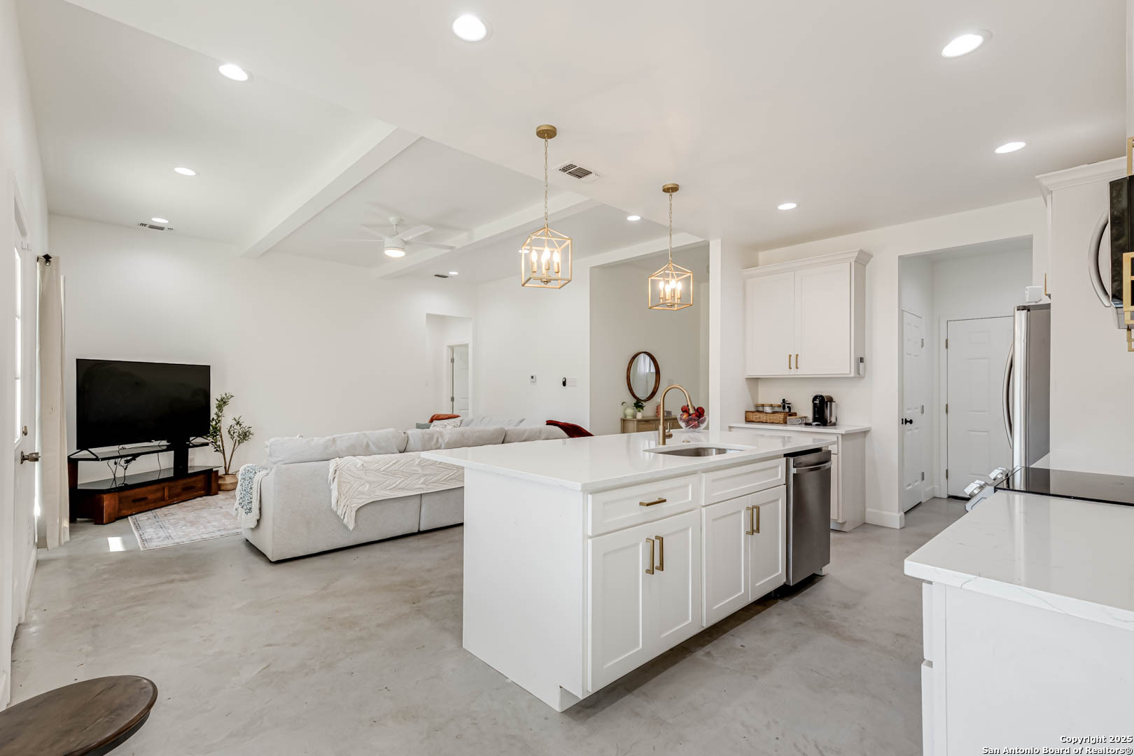 1209 Avenue K Hondo TX 78861