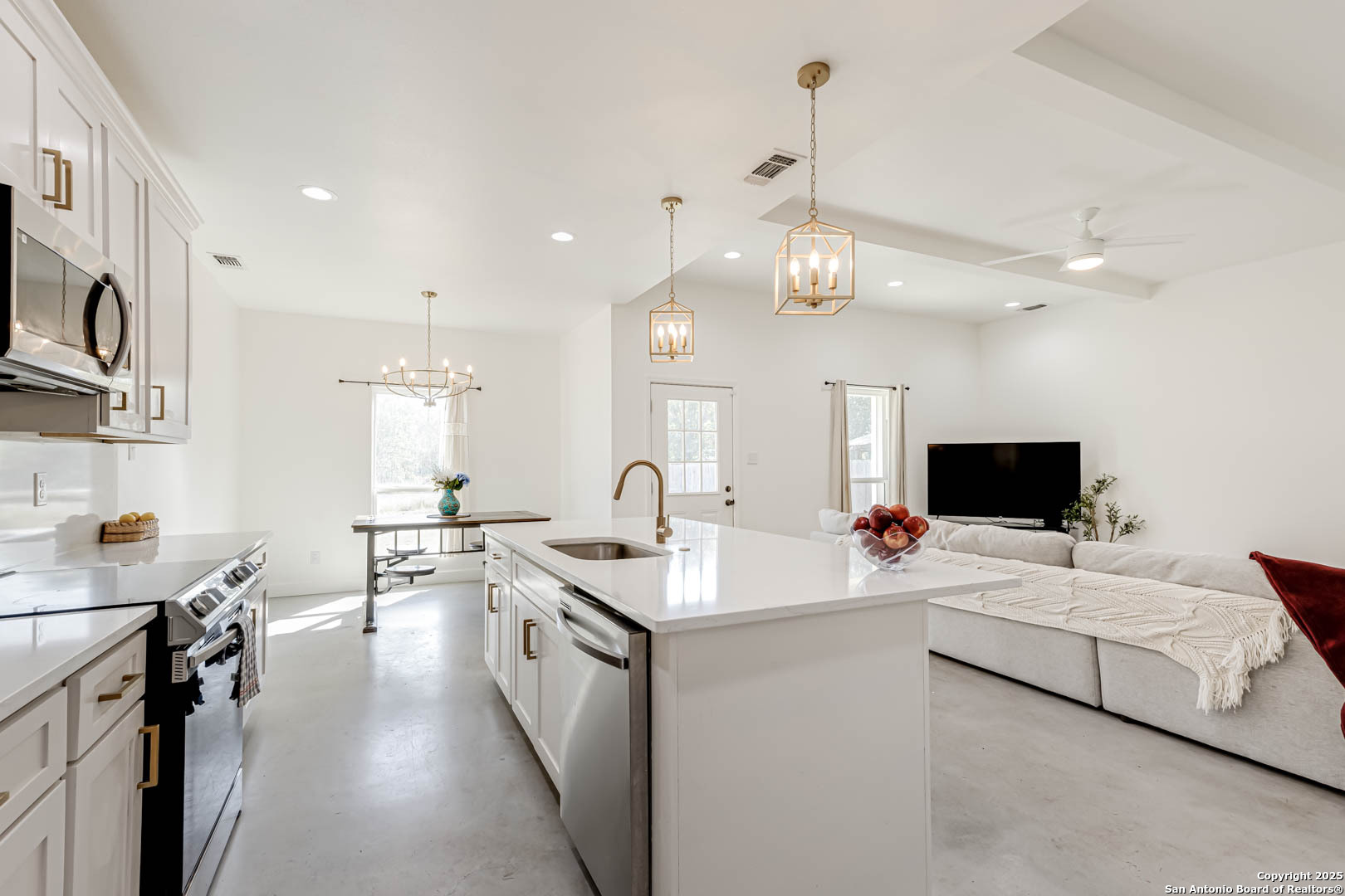 1209 Avenue K Hondo TX 78861