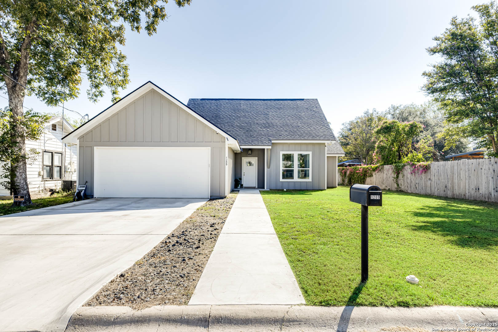 1209 Avenue K Hondo TX 78861