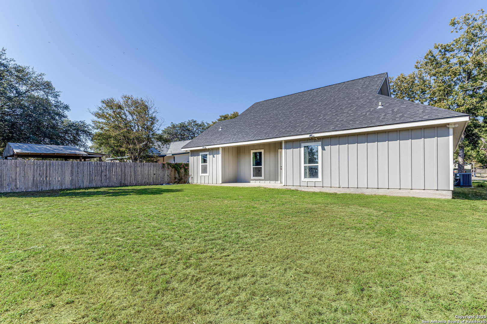 1209 Avenue K Hondo TX 78861