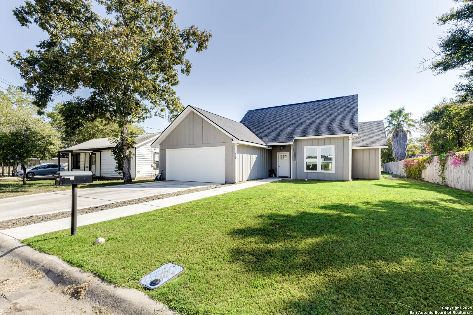 1209 Avenue K Hondo TX 78861