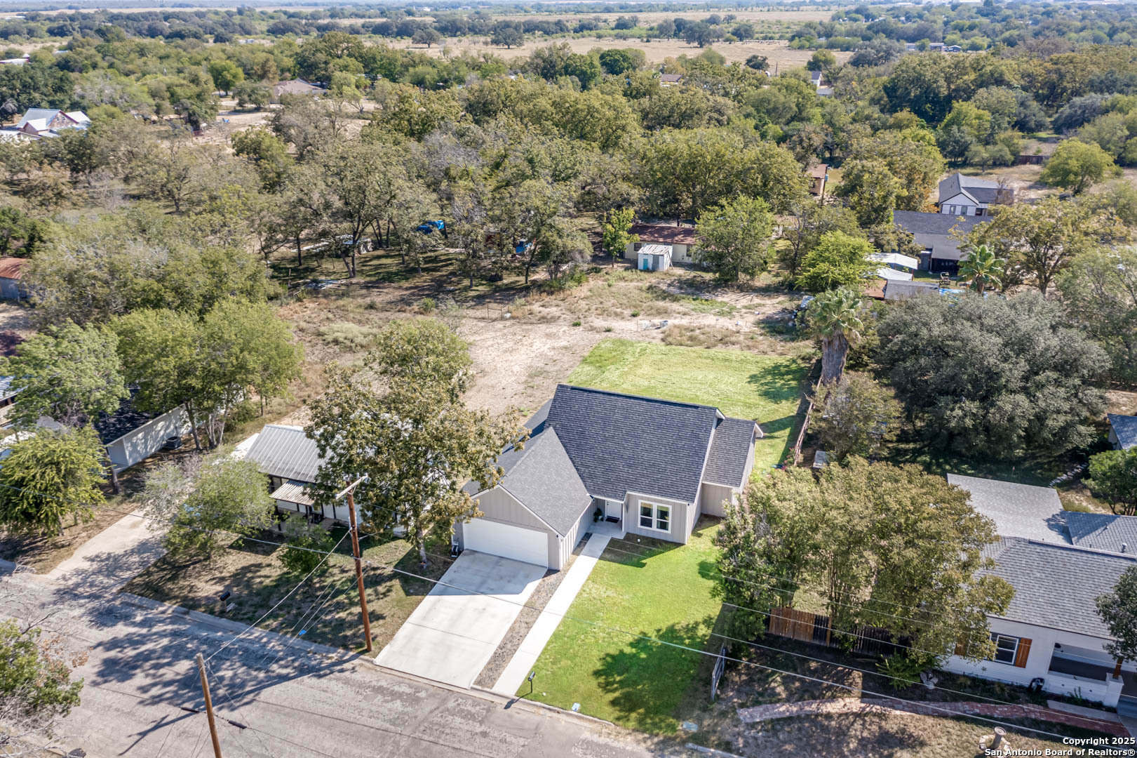1209 Avenue K Hondo TX 78861