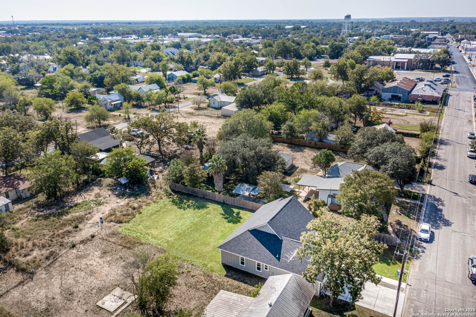 1209 Avenue K Hondo TX 78861