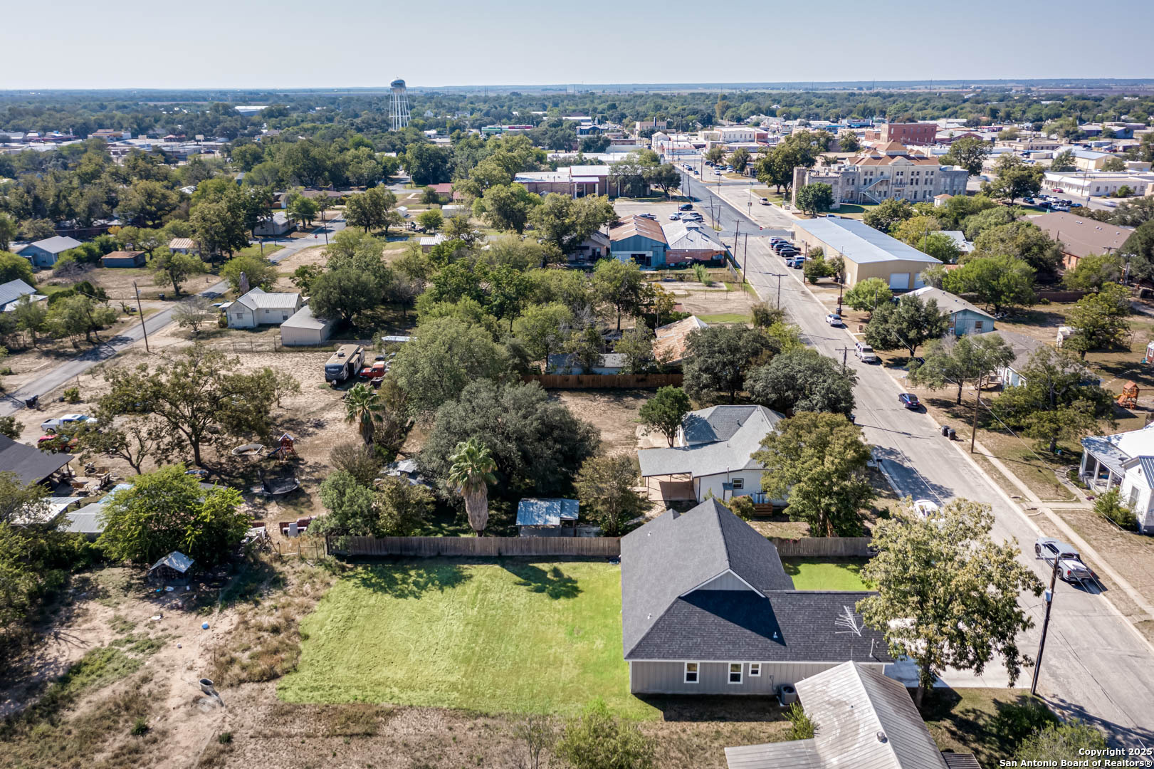 1209 Avenue K Hondo TX 78861