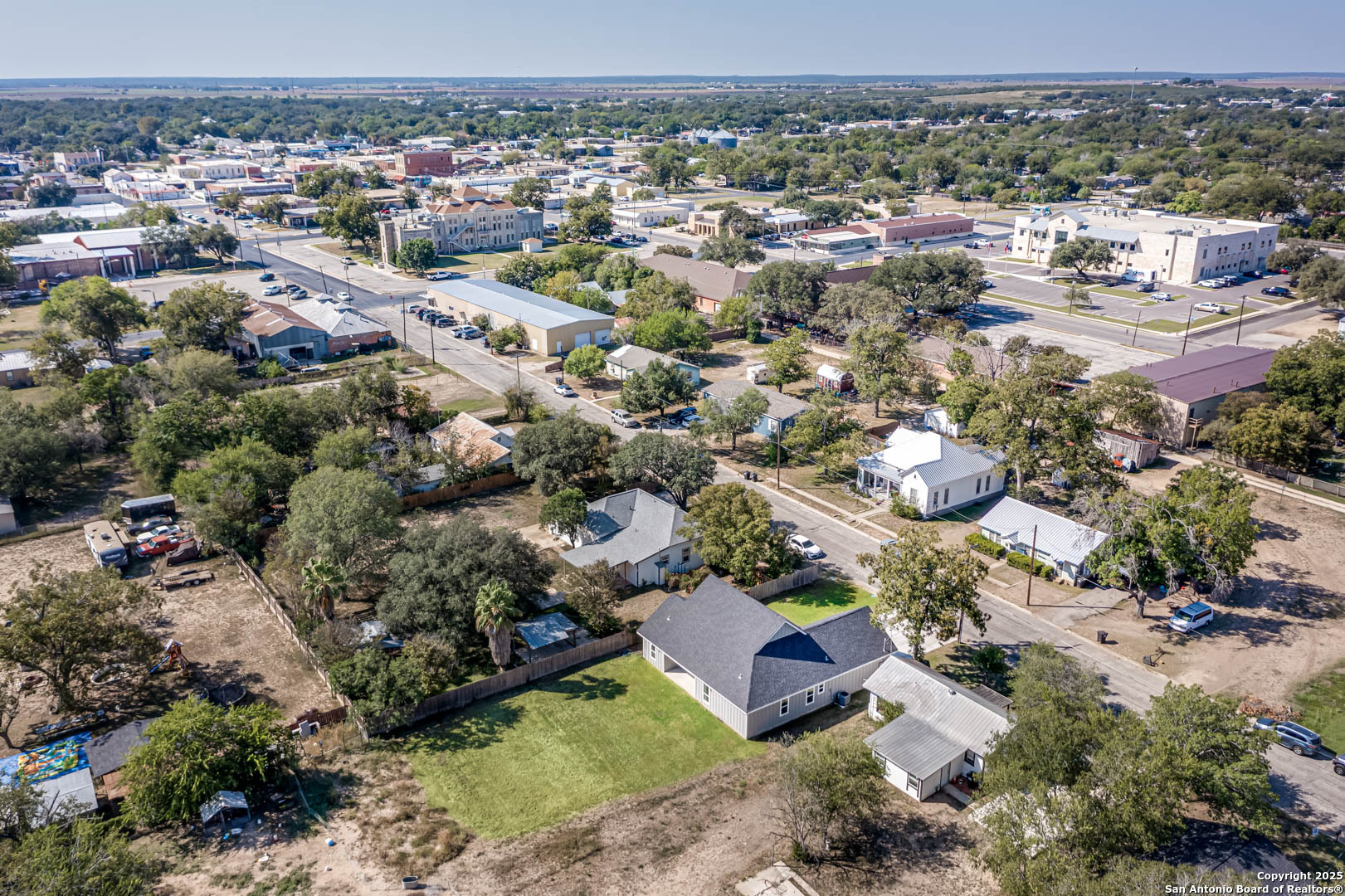 1209 Avenue K Hondo TX 78861