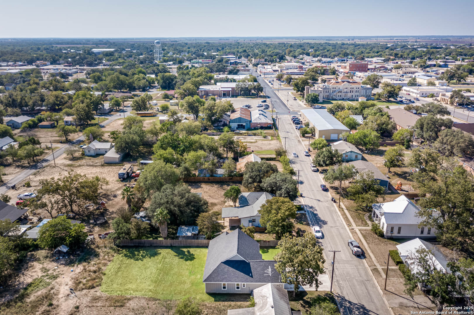 1209 Avenue K Hondo TX 78861