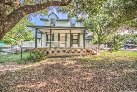 106 15th Street Hondo TX 78861