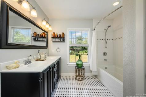 131 Larchmont San Antonio TX 78209
