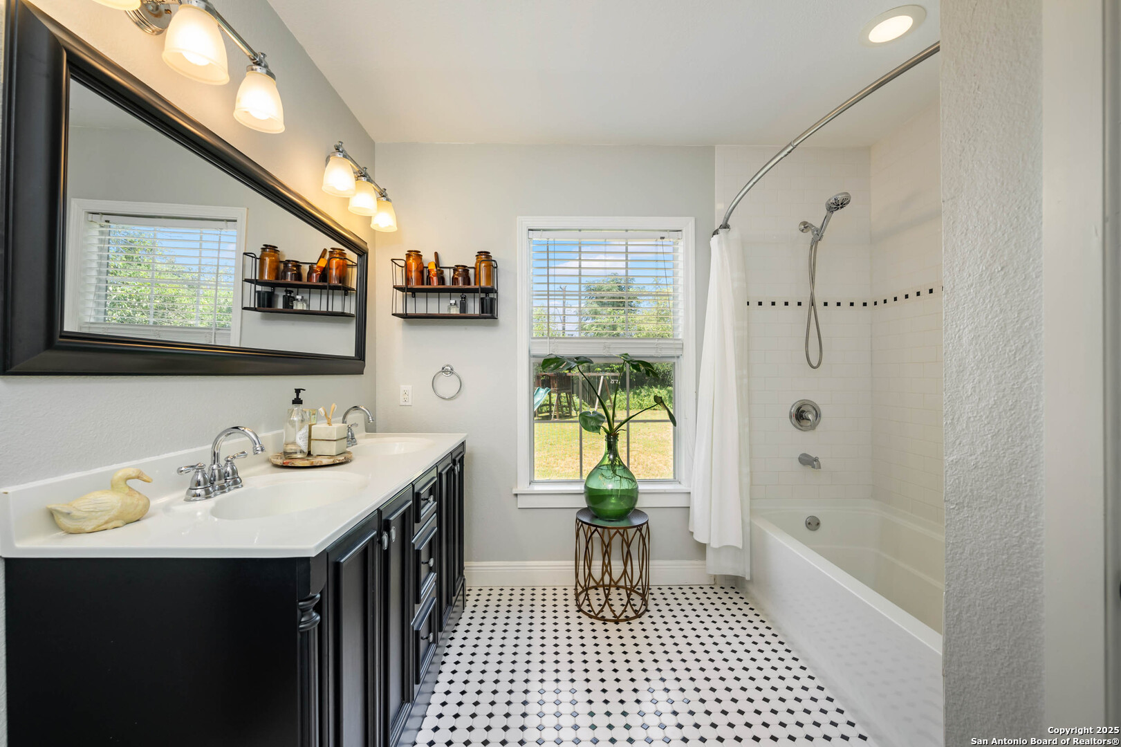 131 Larchmont San Antonio TX 78209