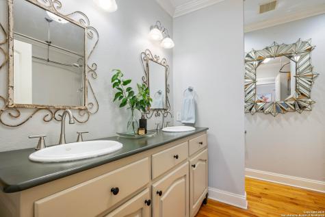 131 Larchmont San Antonio TX 78209