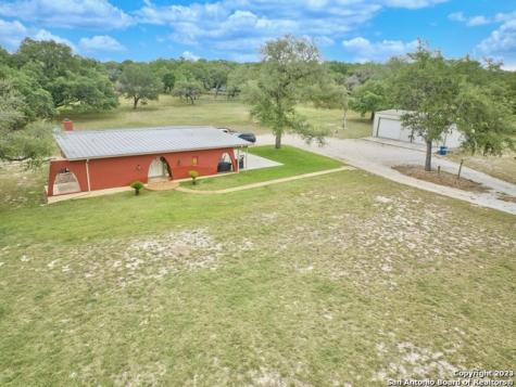 1115 Hummingbird Lane Adkins TX 78101