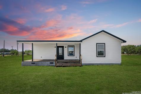 290 County Road 4634 Hondo TX 78861
