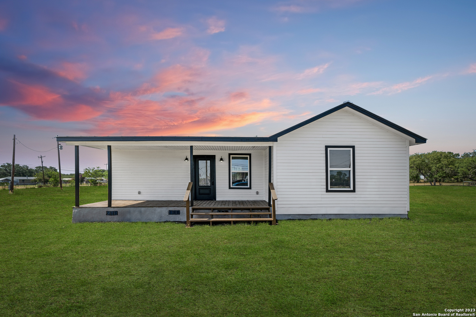 290 County Road 4634 Hondo TX 78861