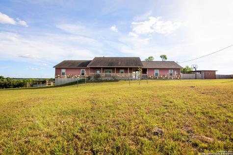 810 Encino Circle Floresville TX 78114
