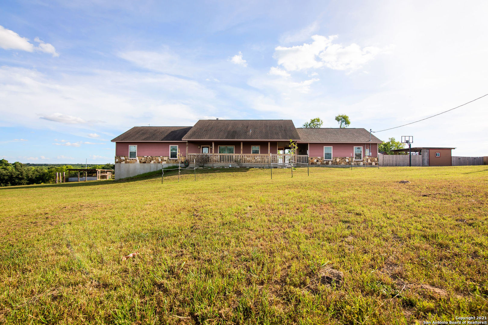 810 Encino Circle Floresville TX 78114