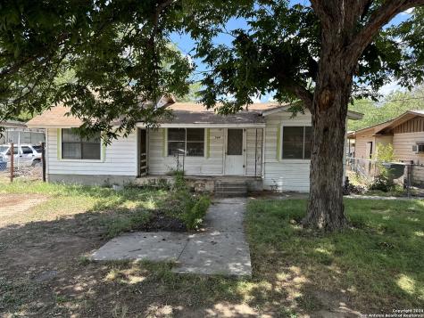 544 Geraldine Street Uvalde TX 78801