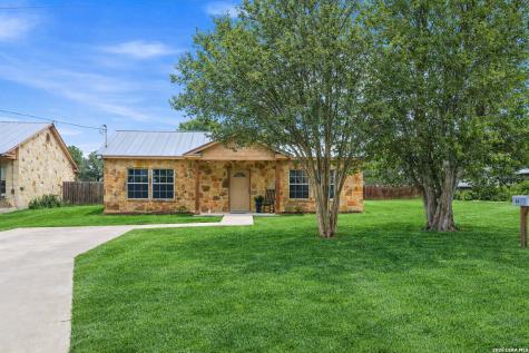 414 Harl Street Pleasanton TX 78064