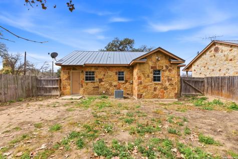 414 Harl Street Pleasanton TX 78064