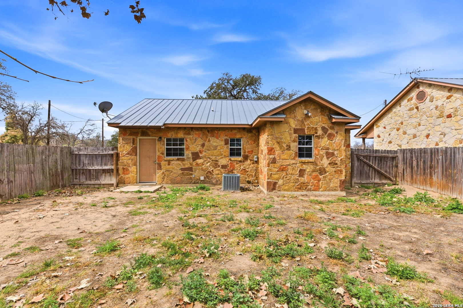 414 Harl Street Pleasanton TX 78064