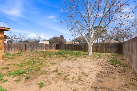 414 Harl Street Pleasanton TX 78064