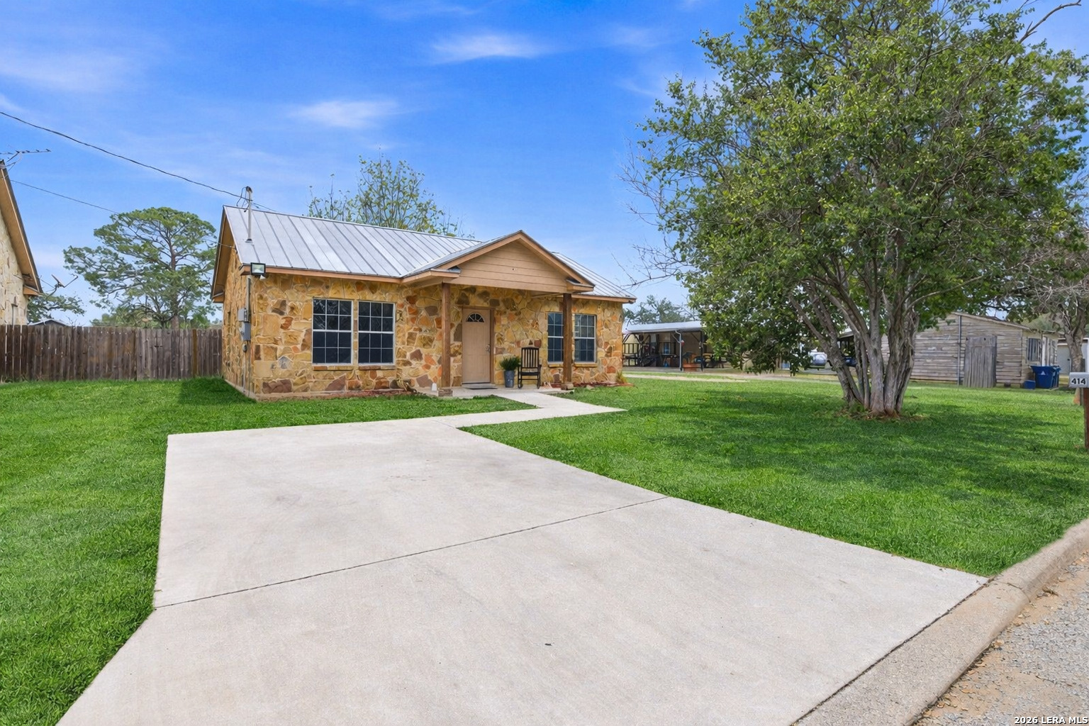 414 Harl Street Pleasanton TX 78064
