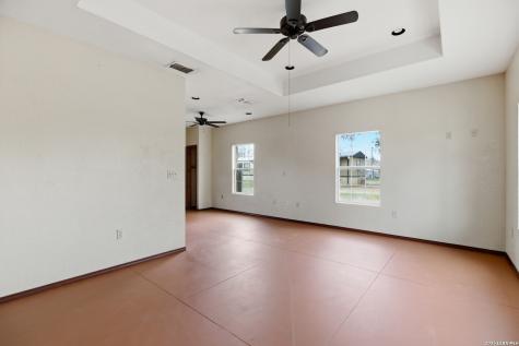 414 Harl Street Pleasanton TX 78064