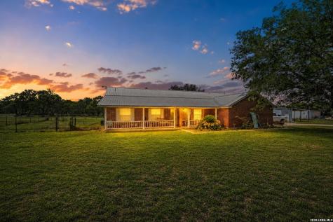 3091 County Road 357 La Vernia TX 78121