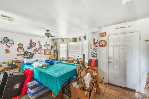 3091 County Road 357 La Vernia TX 78121