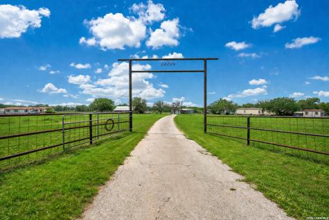 3091 County Road 357 La Vernia TX 78121