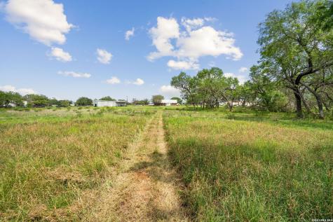 3091 County Road 357 La Vernia TX 78121