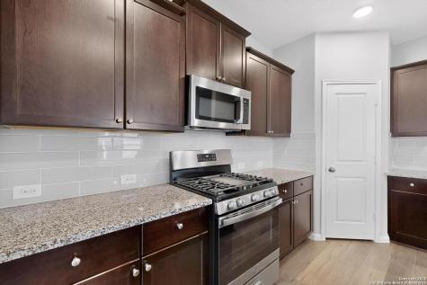 6806 Bale Ridge San Antonio TX 78252