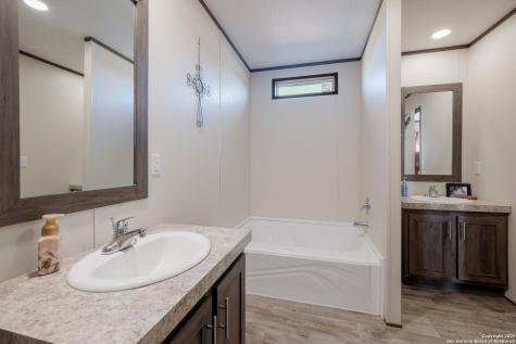 55 Gallinas Creek Pleasanton TX 78064