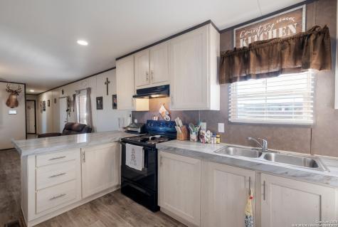55 Gallinas Creek Pleasanton TX 78064