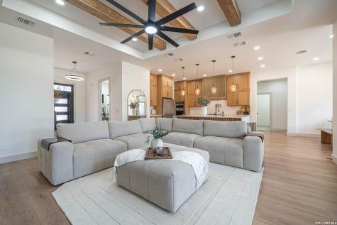 1271 View Ridge Pipe Creek TX 78063