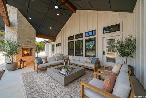 1271 View Ridge Pipe Creek TX 78063