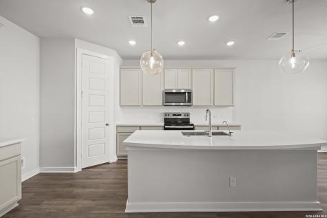 165 Mallorys Way Castroville TX 78009