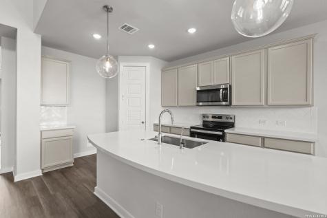 165 Mallorys Way Castroville TX 78009
