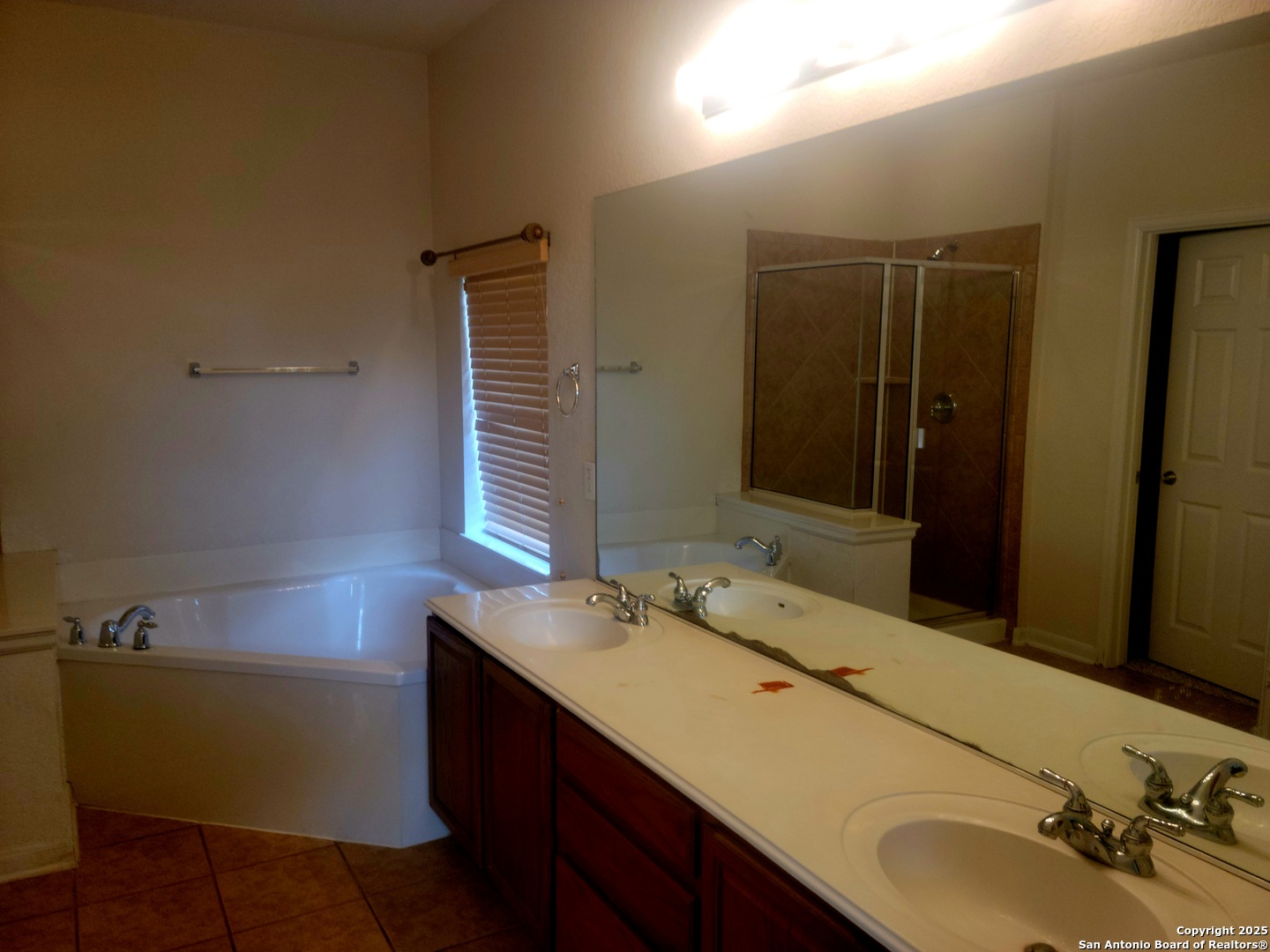 718 Desert Bluff San Antonio TX 78258