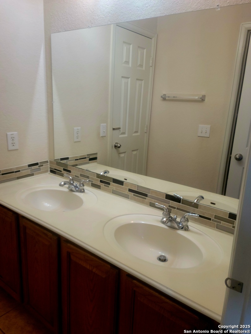 718 Desert Bluff San Antonio TX 78258
