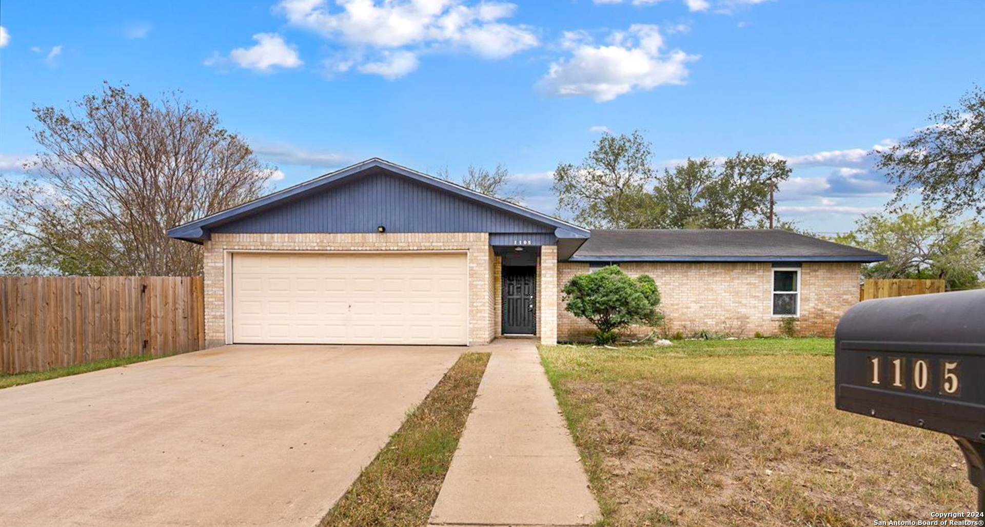 1105 Ross Street George West TX 78022