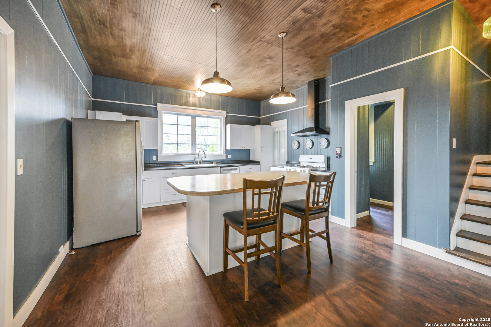 1002 E Gonzales Yoakum TX 77995