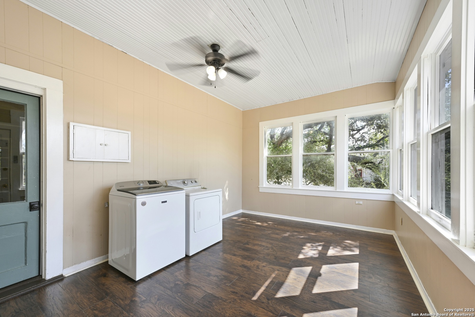 1002 E Gonzales Yoakum TX 77995