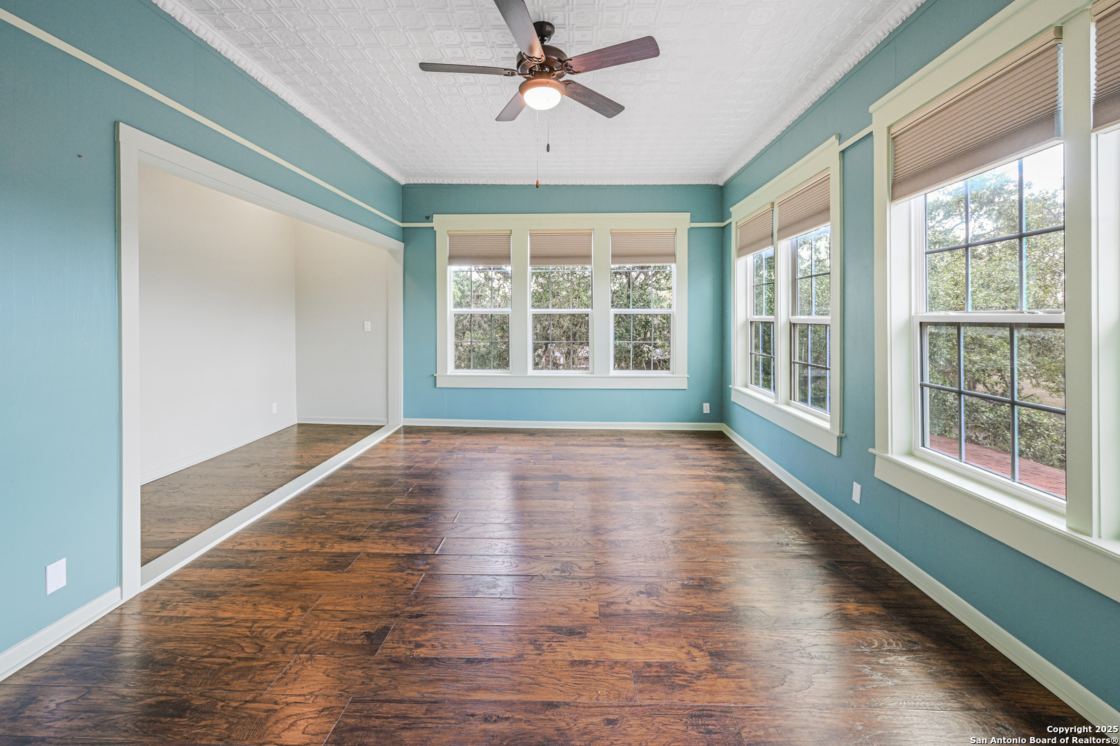 1002 E Gonzales Yoakum TX 77995