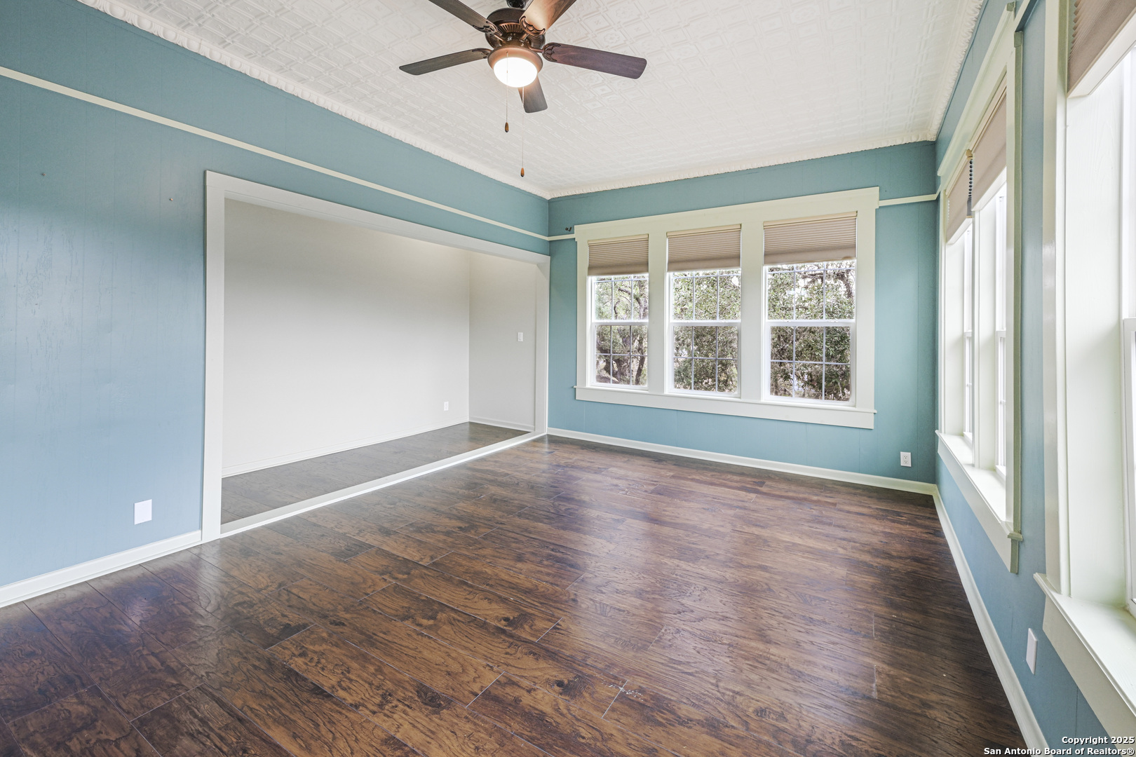 1002 E Gonzales Yoakum TX 77995