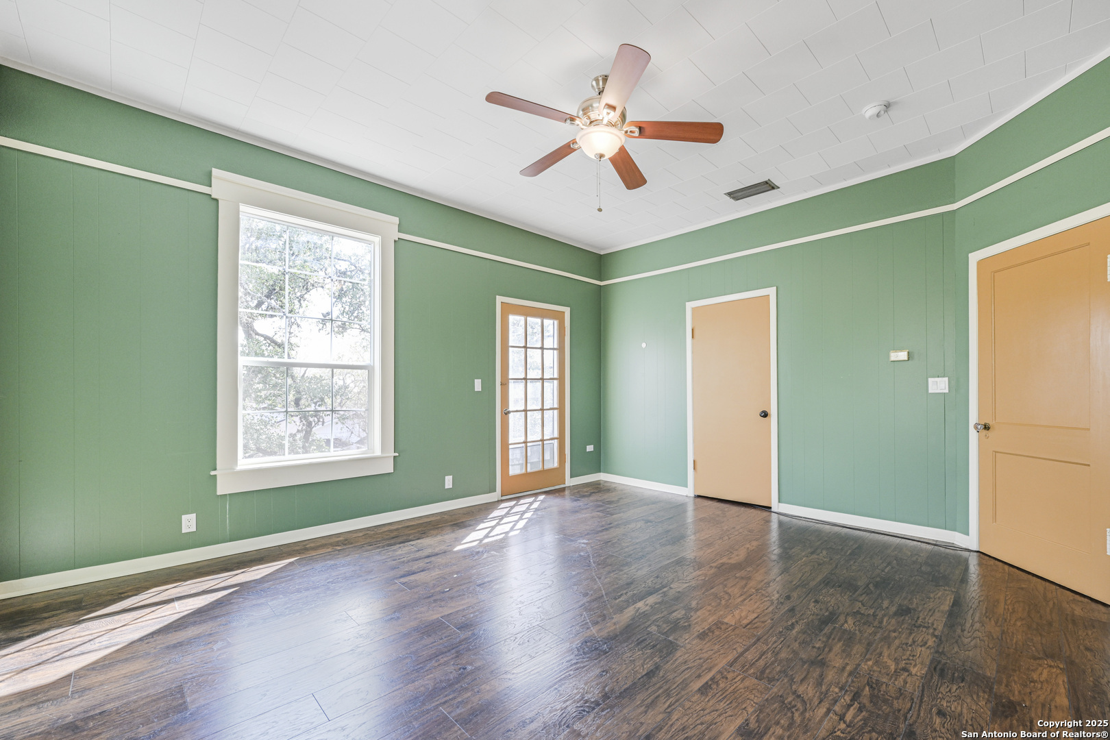 1002 E Gonzales Yoakum TX 77995